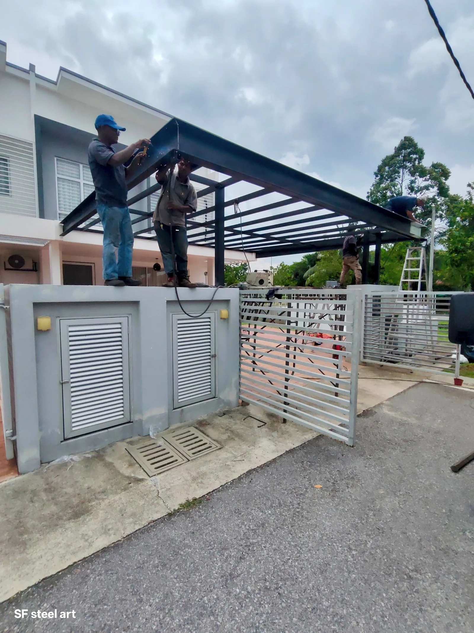 Sebelum pemasangan gate dan awning projek A