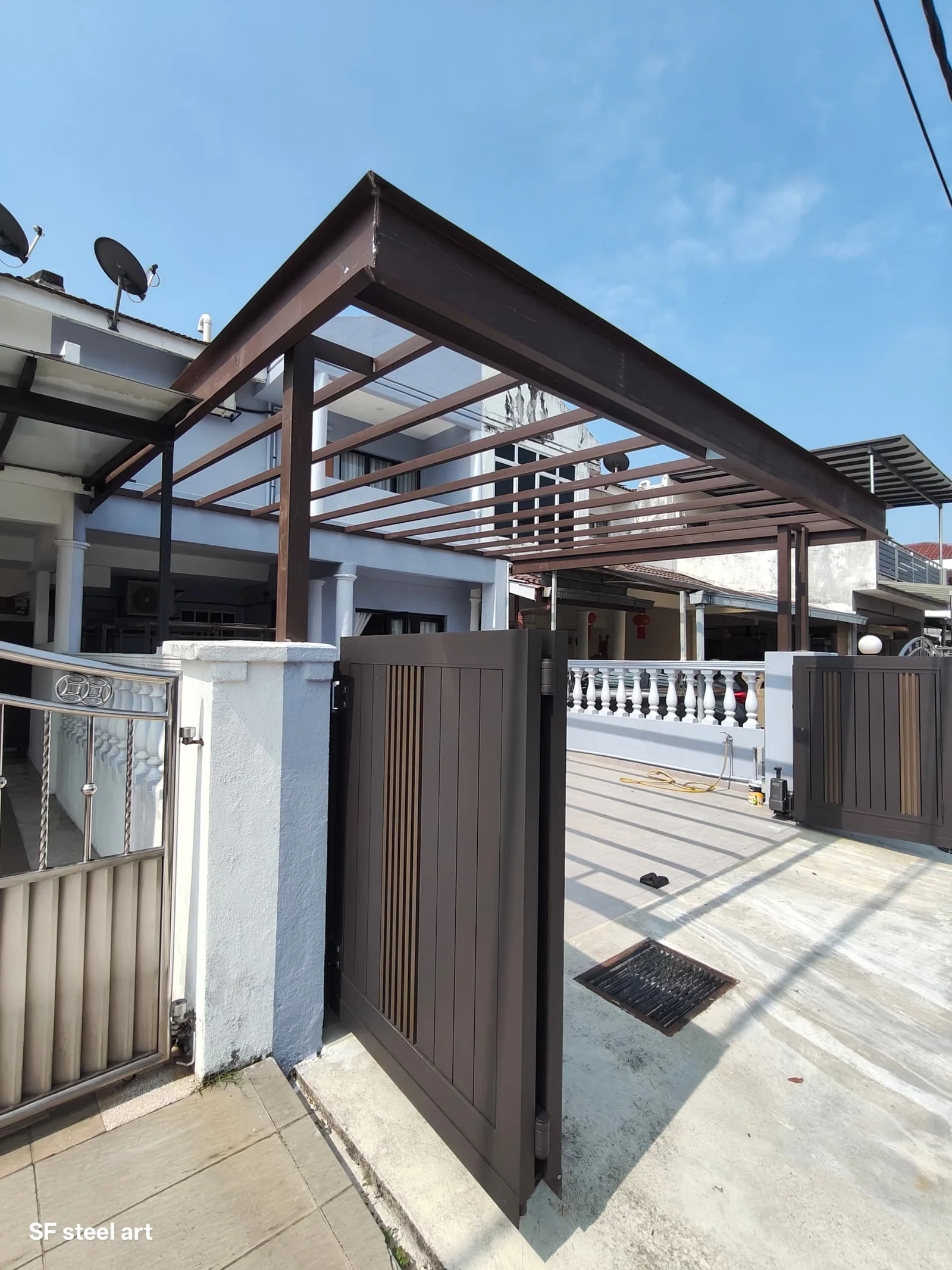 Sebelum pemasangan gate dan awning projek C
