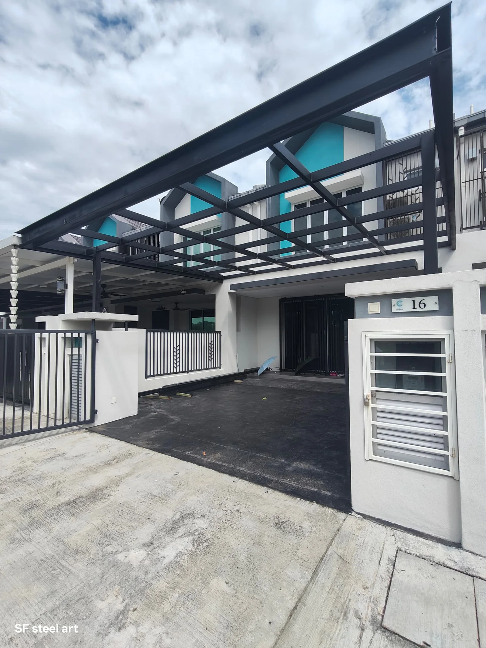 Sebelum pemasangan gate dan awning projek D