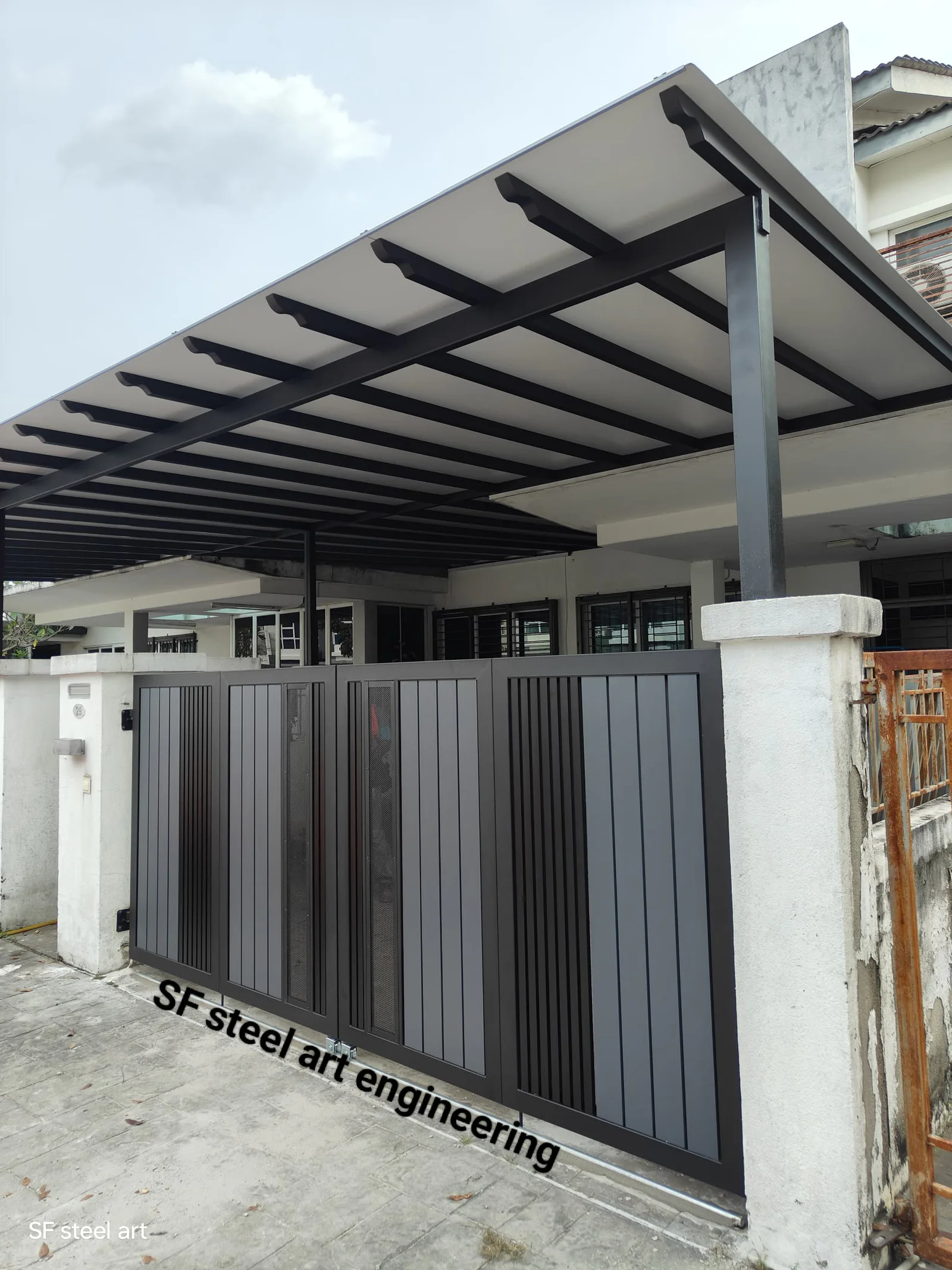 Projek gate kelabu dan awning