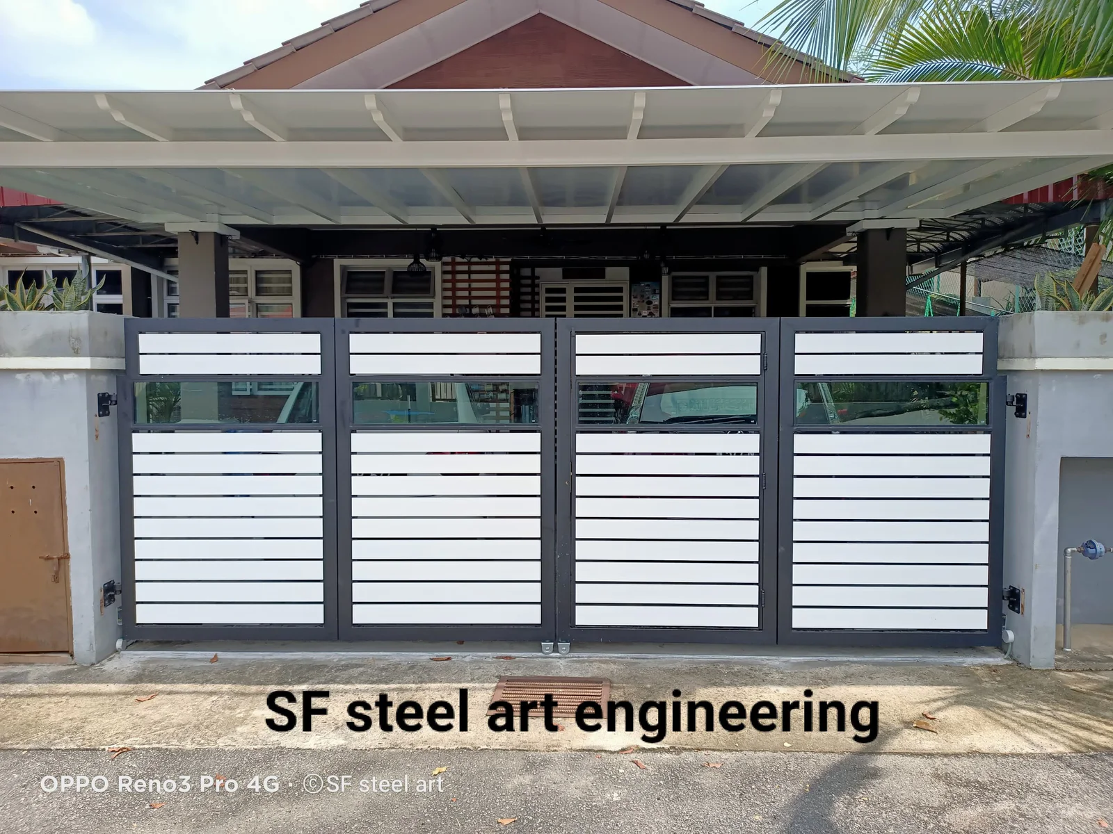 Projek main gate putih dan awning